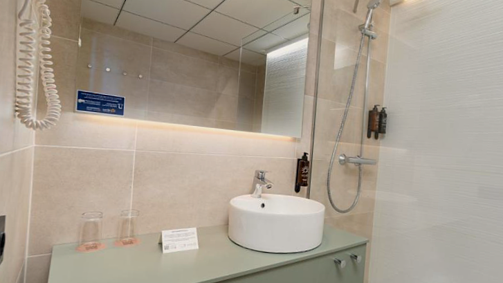 Baño de las habitaciones de Ohtels Carabela