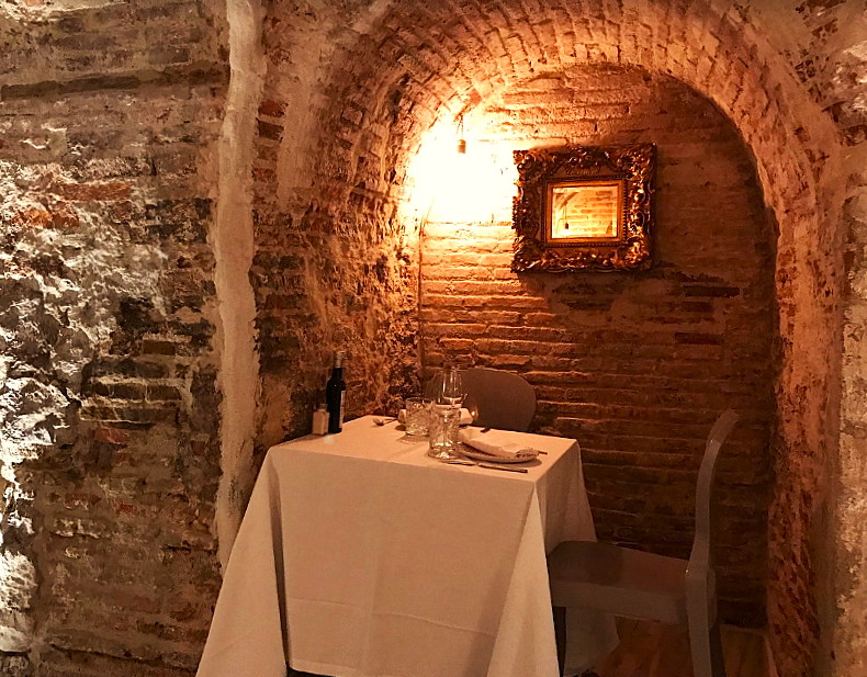 Lugar perfecto para una cena en pareja en la bodega de los secretos en madrid