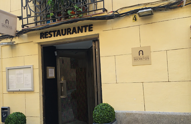 Entrada de la bodega de los secretos madrid