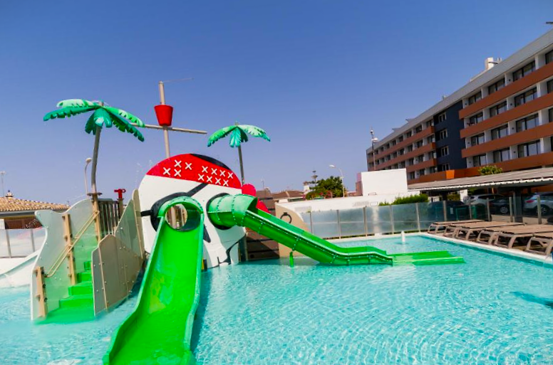 Piscina para niños en Ohtels Carabela