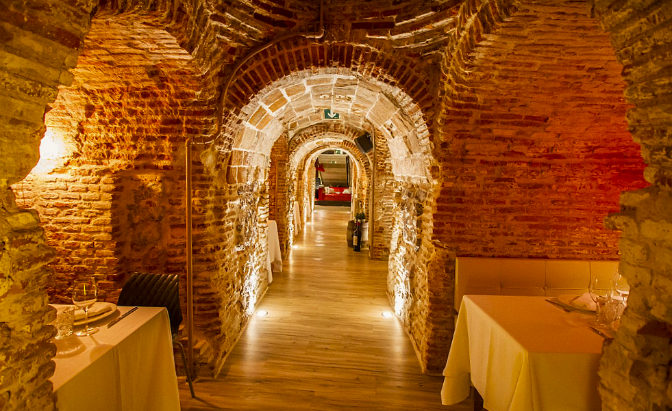tunel y galerias de la bodega de los secretos en madrid