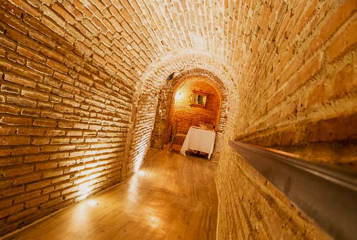 Tunel de la bodega de los secretos en madrid