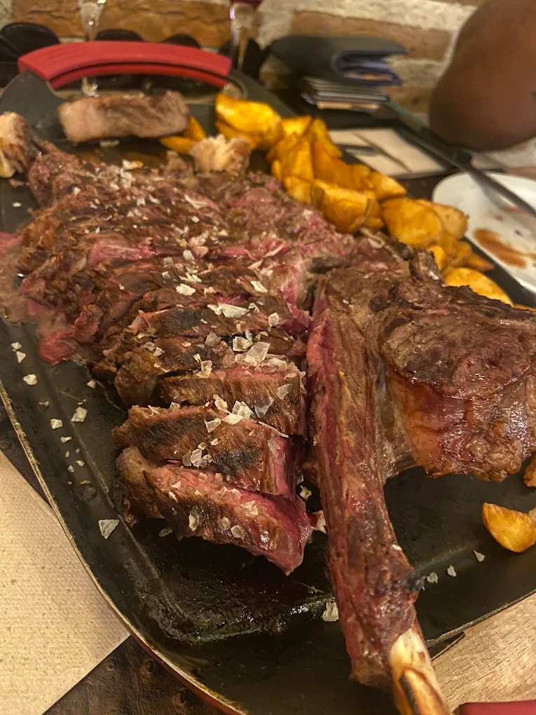 En la oveja negra ubicada en Córdoba, disfrutaras de una excelente parrilla. 