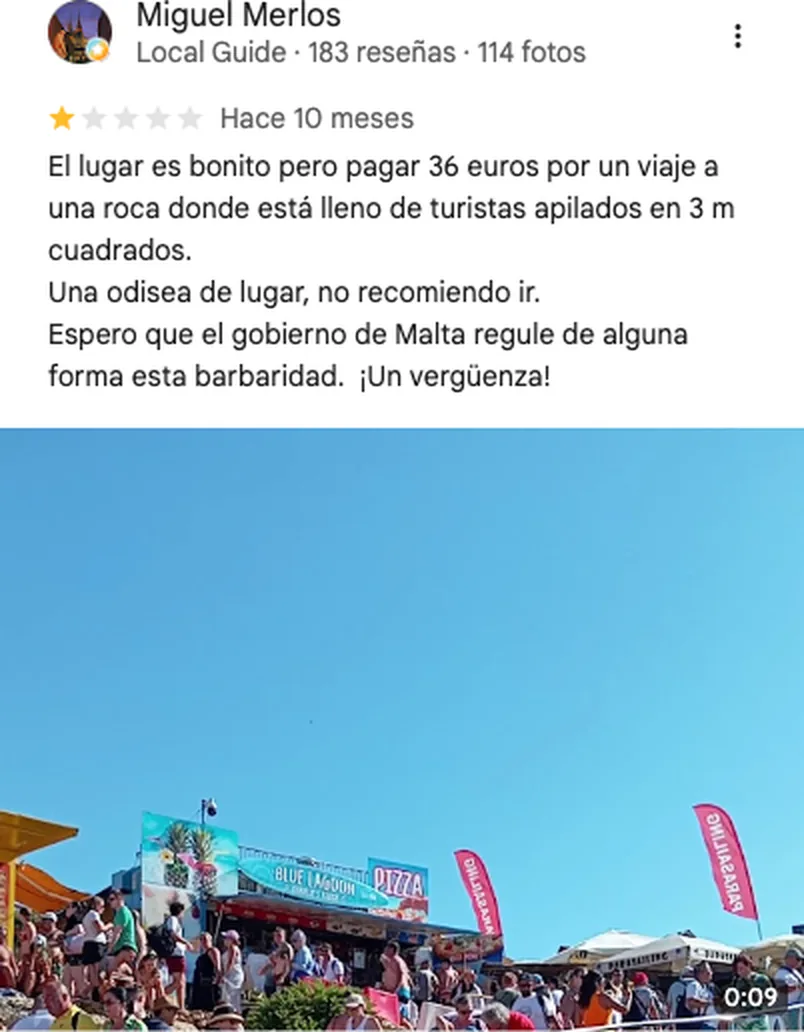 Reseña de una estrella de la Laguna Azul en Google: 36 euros por una excursión a una roca llena de turistas apilados