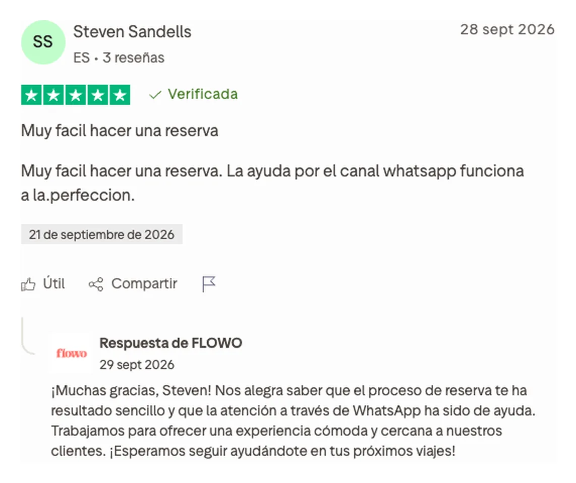 Captura de una reseña verificada de Flowo en Trustpilot que valora la atención por WhatsApp al reservar