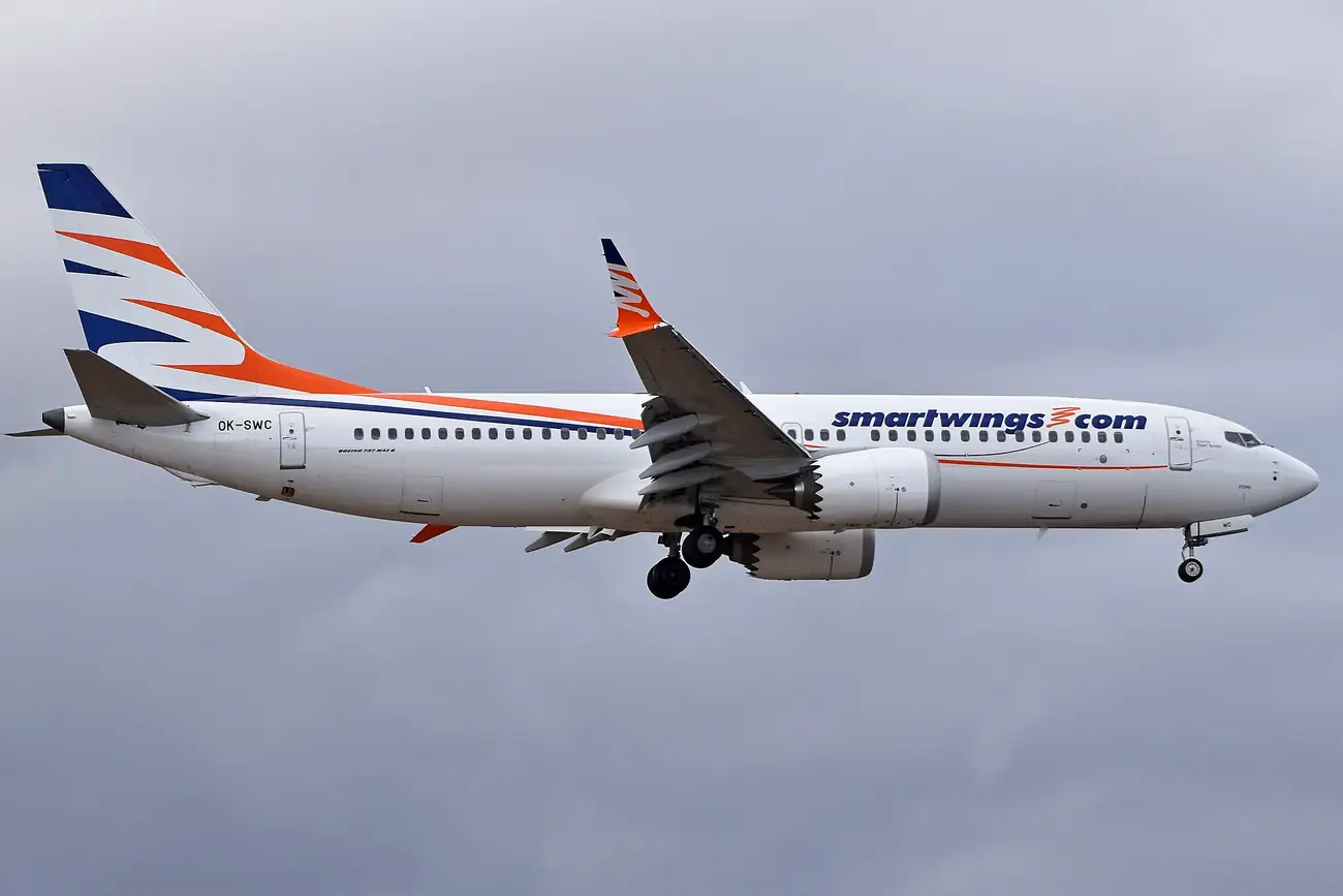 Boeing 737 MAX 8 de Smartwings aterrizando en el aeropuerto de Tenerife Sur